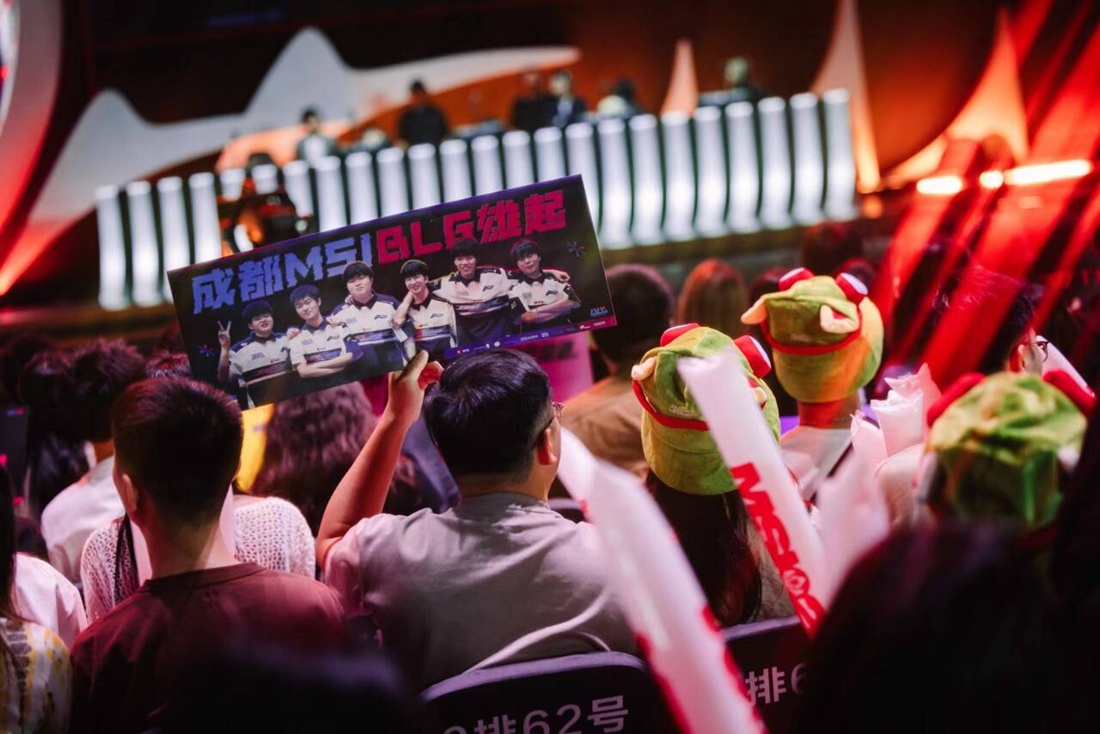 狙击手开火， Derke 取得了五杀！VIT 1-0 T1