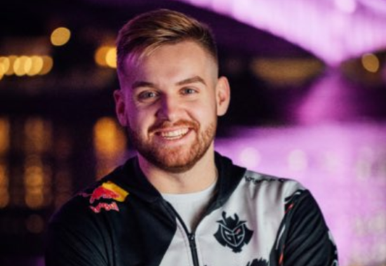 传奇杯 S2： FunPlus Phoenix 的三大核心持续施压，而 Wx 的 Ashe 独自挣扎； Doinb 的团队取得了他们的首场胜利。