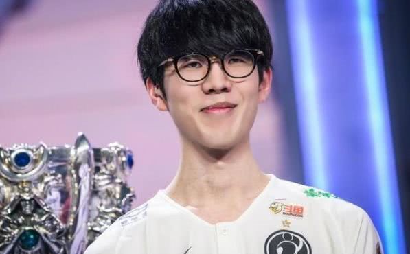 英雄联盟LPL赛后小钰采访Rookie，这是史上最长的赛后采访！